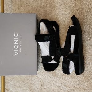 NIB Vionic fur lined sandals,  size 7.5